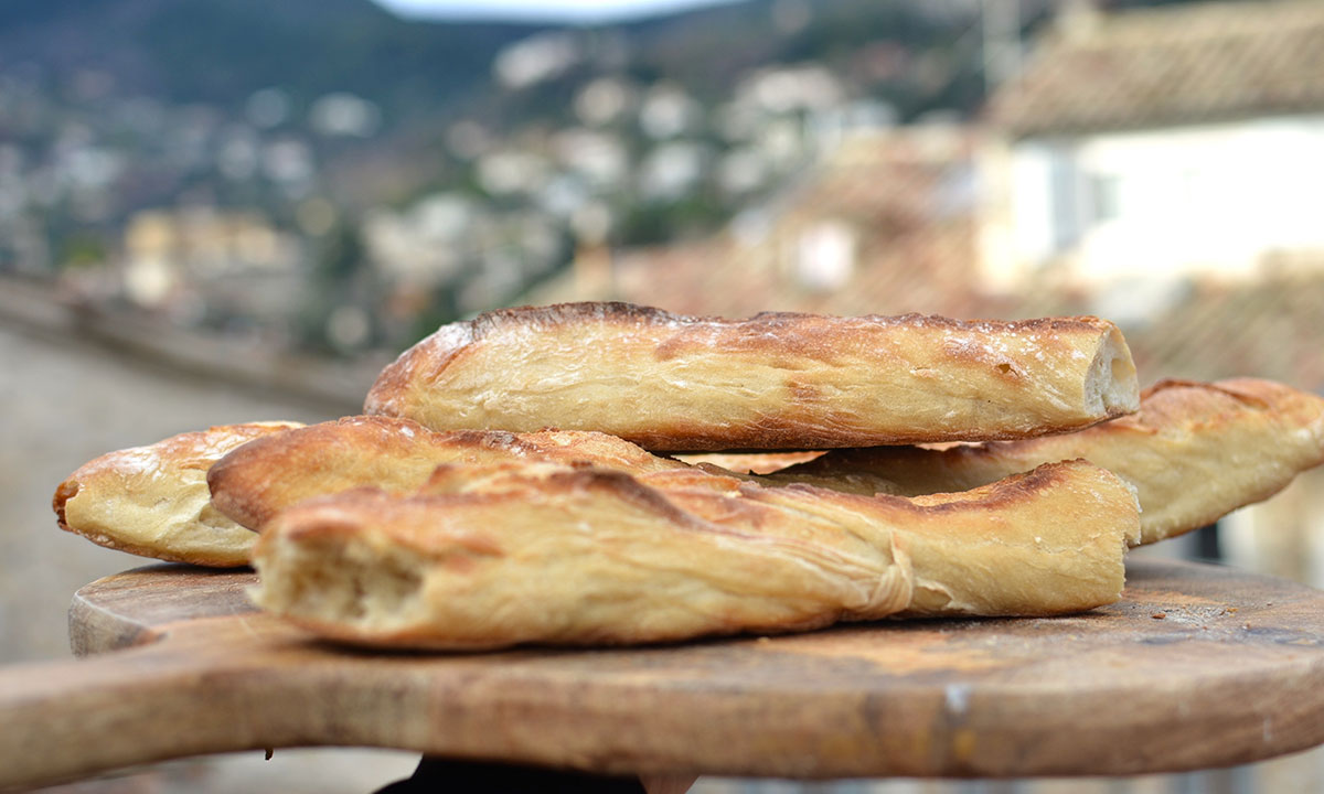 pan baguete tipico frances