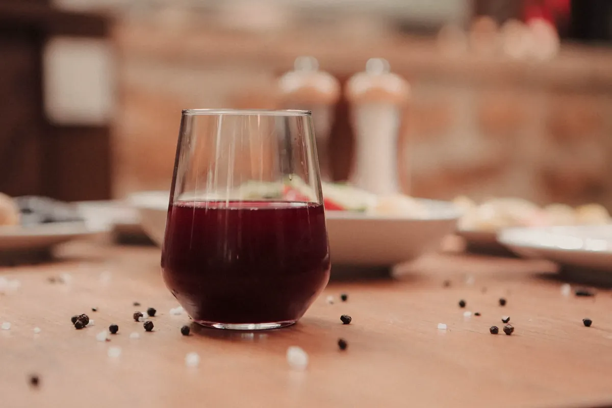 Jugo de Salgam, bebida turca popular, jugo de nabo